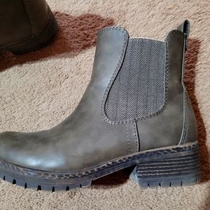 Maurice Womens Boots like NEW size 8